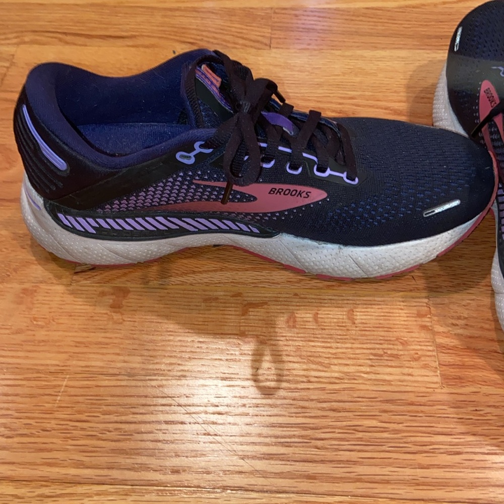 Brooks Adrenaline GTS 22 Running Shoes